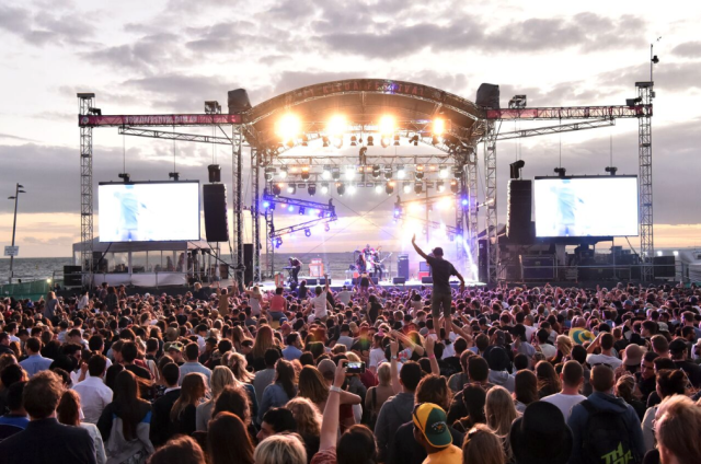 Crowd photo of St Kilda Festival 2016